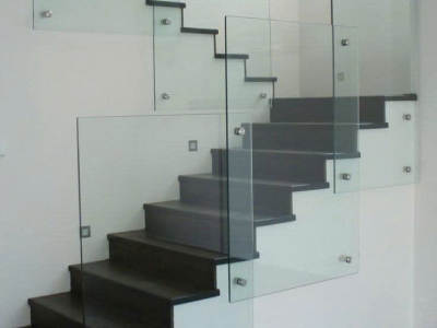 Cầu thang kính