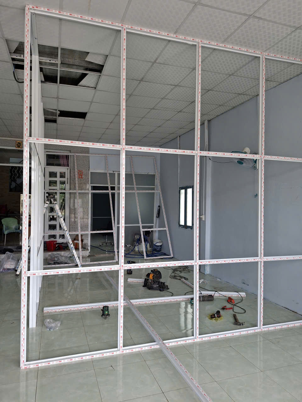 Vách ngăn công ty